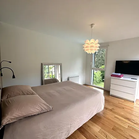 Contemporary In Villa Uriage-les-Bains