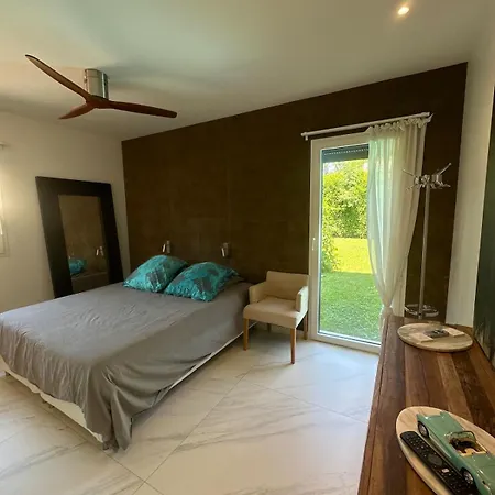 Villa Contemporary In *
