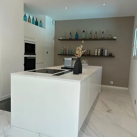 Villa Contemporary In *